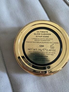 Burberry Ultimate Glow Cushion